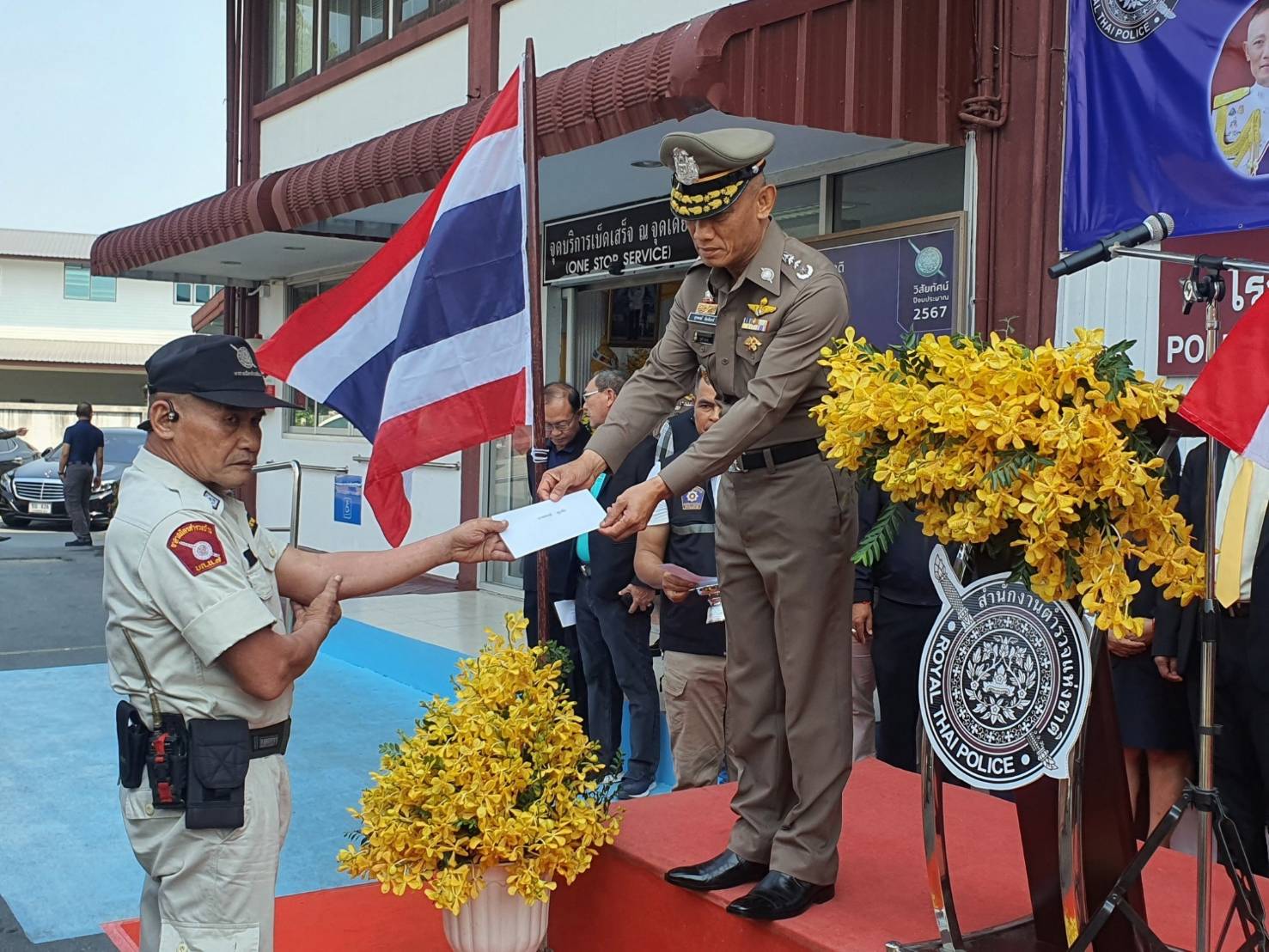 พล.ต.ท.สุรพงษ์ ชัยจันทร์ รอง จตช./รอง ผอ.ศปก.ตร.(1) ขับเคลื่อนและมอบนโยบายการปฏิบัติงาน สน.ศาลาแดง