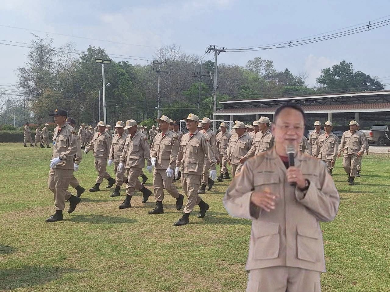 พ.ต.ต.วรเมธ ธรรมจันตา นายกเทศมนตรีตำบลหงาว อำเภอเทิง เปิดกิจกรรมสวนสนาม อปพร. ยิ่งใหญ่ เชิดชูเกียรติอาสาสมัครทำงานเพื่อสังคม