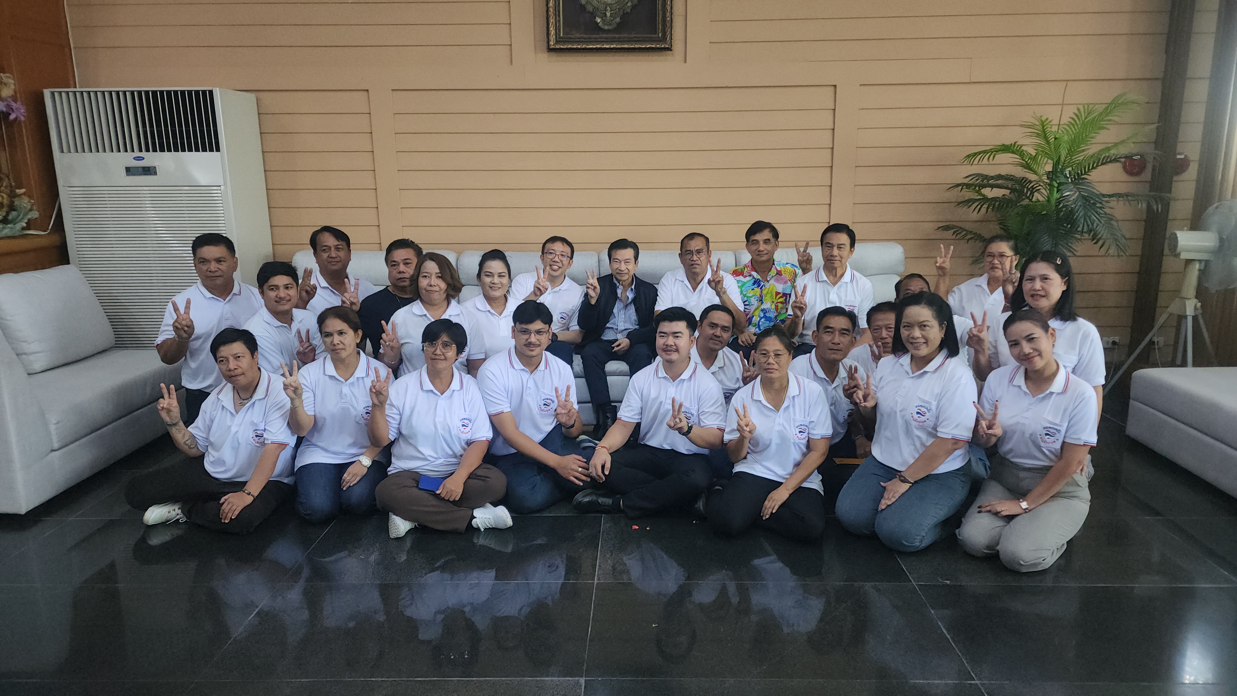 นายกแจ๊ส นำทีมคนรักปทุมและ ทีมผู้สมัคร นายกเทศมนตีเมืองบางกะดี เบอร์ 2 รดน้ำขอพร ชัช เตาปูน เนื่องใน โอกาสเทศกาลสงกรานต์