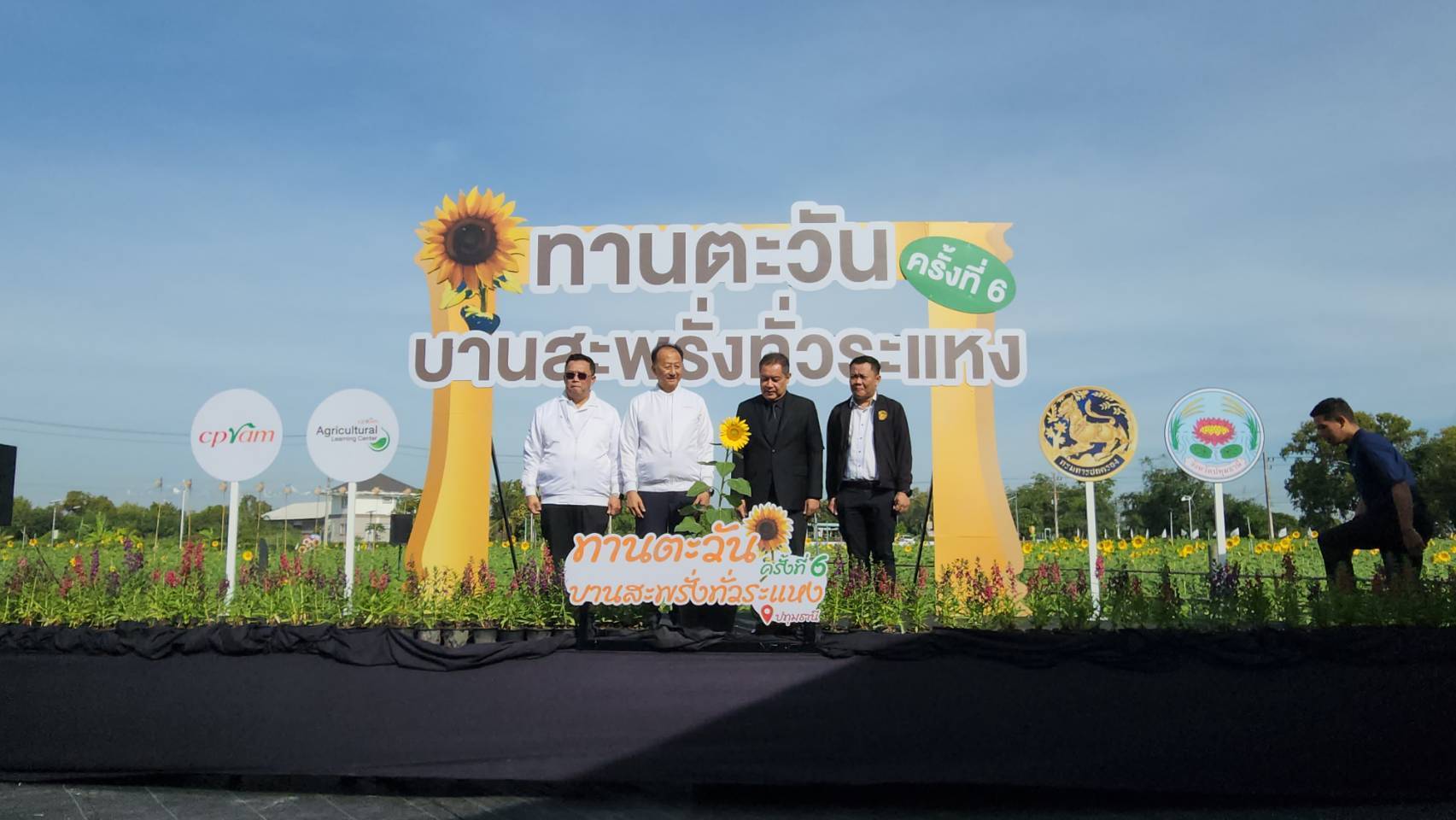 แลนด์มาร์กสุดปังต้อนรับลมหนาวใกล้กรุงเทพฯ เพียง 45 นาที! ผู้ว่าฯ ปทุมธานี ชวนนักท่องเที่ยวร่วมงาน