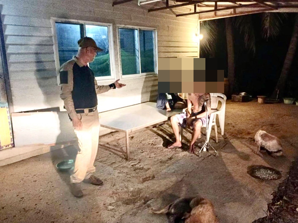 ร.ต.ต.สนธญา ฐิติโสภณ รอง สวป.สภ.หนองแค ตรวจสอบหลังรับแจ้งเหตุมั่วสุมเสพกัญชา ผงะเด็กหญิงวัยมัธยม วอนผู้ใหญ่พิจารณาปลดล้อคยาเสพติด