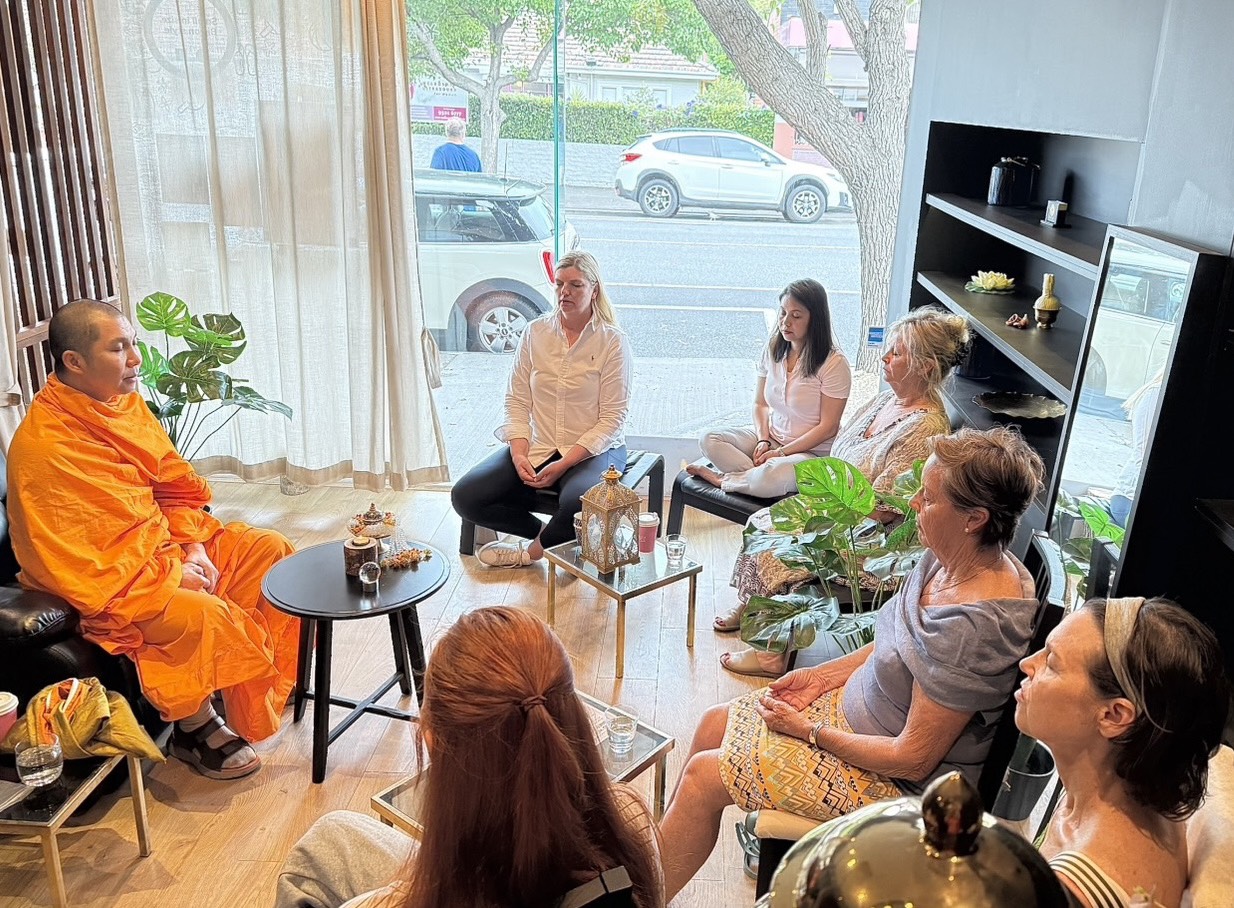 ชาวออสเตรเลียแสวงหาความสงบทางใจ วัดพระธรรมกายเมลเบิร์นจัดสมาธิเยียวยาความเครียด