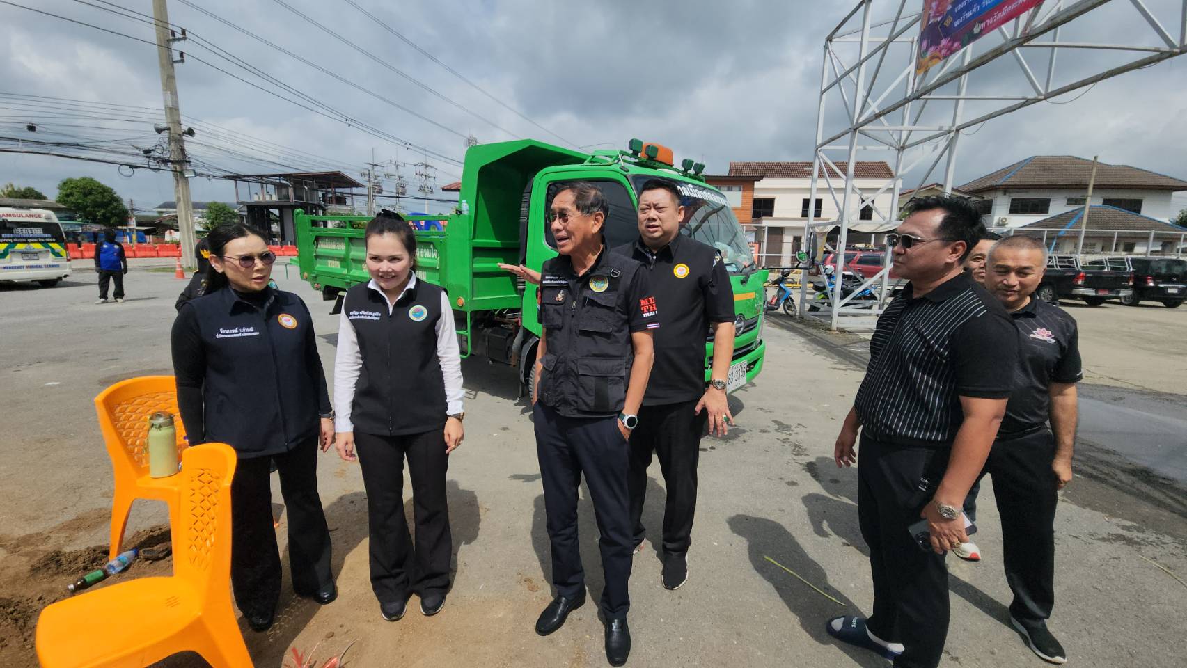 บิ๊กแจ๊ส เดือด จวกชลประทาน ต่อหน้าผู้ว่ารับไม่ได้ ทำประชาชน3000หลังเดือดร้อนก่อนเยี่ยมศูนย์อำนวยการป้องกันน้ำท่วม เทศบาลเมืองคลองหลวง