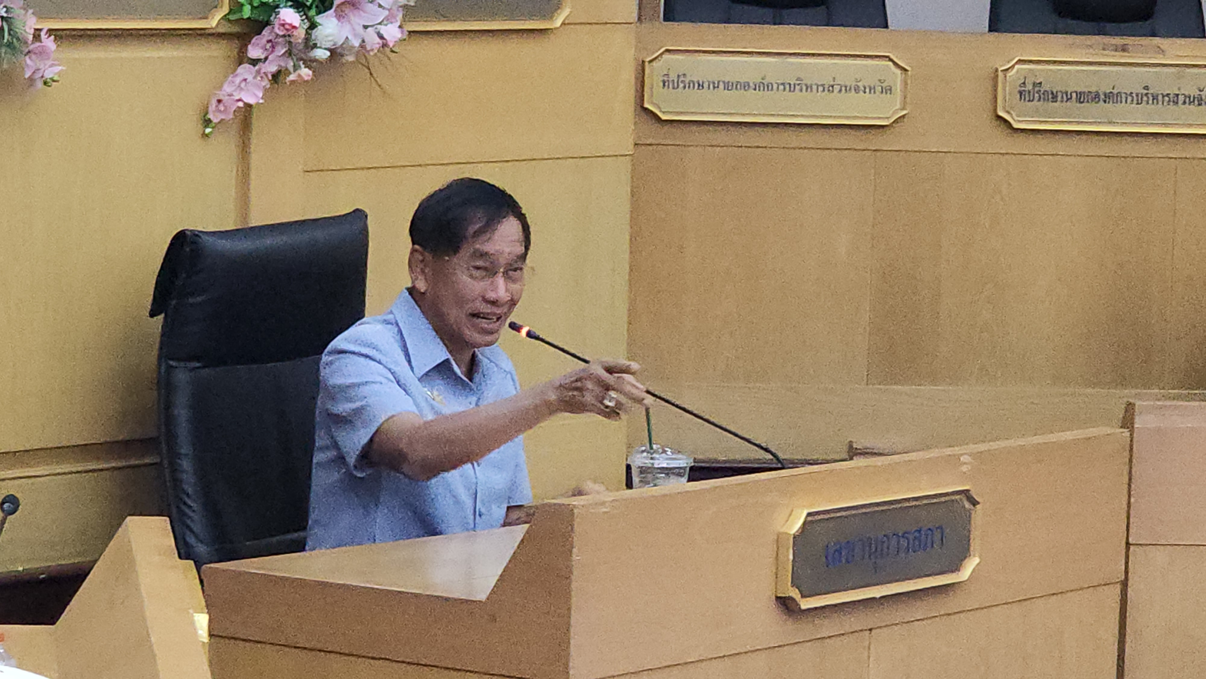 อบจ.ปทุมธานี เชิญทุกภาคส่วนประชุมแผนฉีดวัคซีนไข้หวัดใหญ่ สจ.บางพื้นที่กลับนิ่งไม่เข้าประชุม เสียโอกาสประชาชน