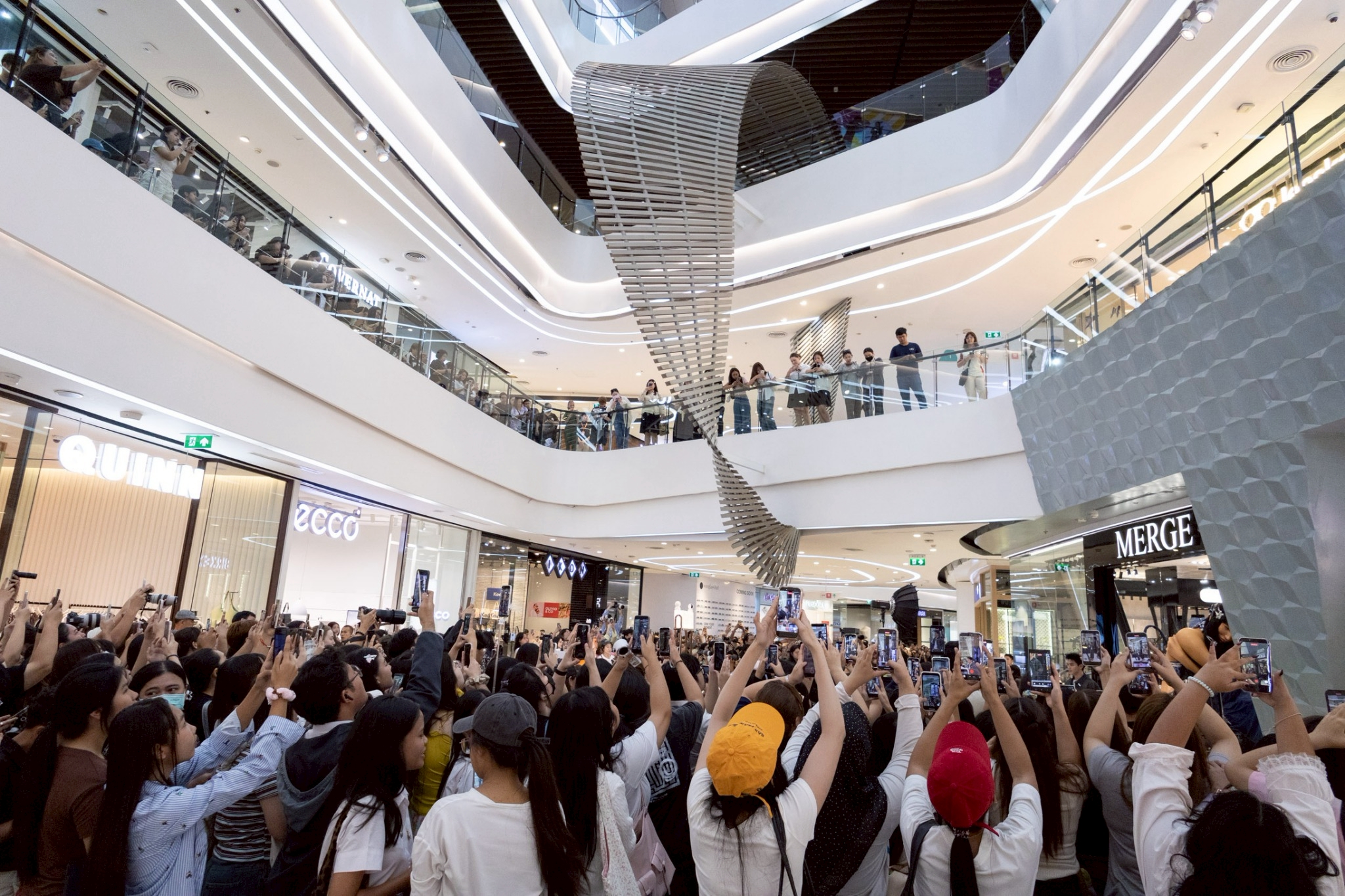 ปทุมธานี MERGE เปิดตัวสาขาใหม่ ดันดีไซน์ไทยร่วมสมัยสู่แฟชั่นเมืองยุคใหม่