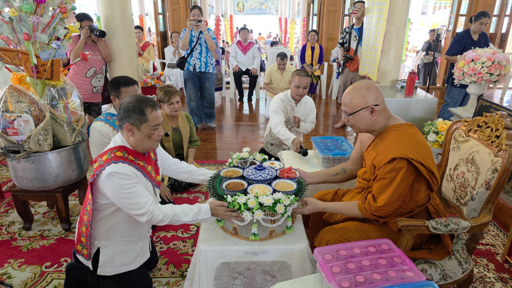 ปทุมธานี สืบตำนาน หางหงส์ ธงตะขาบ ห่มเจดีย์ทรงรามัญ มหาสงกรานต์วิถีมอญ 69