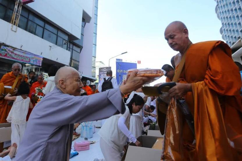 วัดพระธรรมกาย ชวนพุทธศาสนิกชนทั่วไทยร่วมบุญ ตักบาตรพระนานาชาติ 10,000 รูป กลางเมืองหาดใหญ่ จ.สงขลา 10 ส.ค.นี้