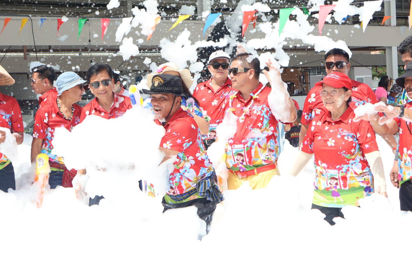 อบต.คลองสาม จัดสงกรานต์ 2568 สุดยิ่งใหญ่! ขบวนแห่พระสุดวิจิตร - คอนเสิร์ต “ลำไย ไหทองคำ” สุดมันส์ - ปาร์ตี้โฟมชุ่มฉ่ำ ประชาชนแห่ร่วมงานคึกคัก