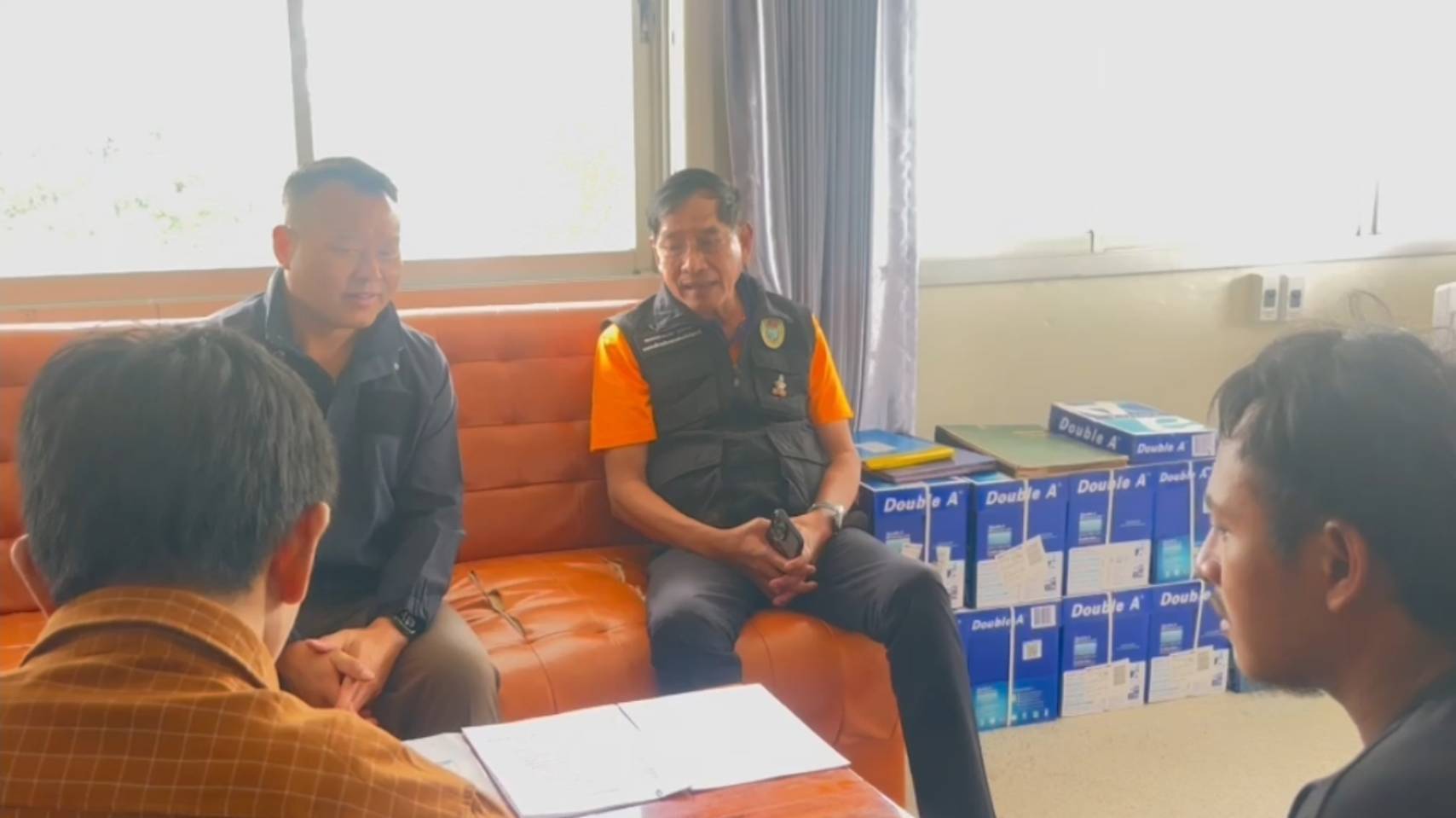 ปทุมธานี จับแล้วหัวหน้าแก๊งค์ลักหม้อแปลงไฟหลังกลัวตายถูกตั้งรางวัลนำจับชาวบ้านงง กำนันคนดัง โพสต์ คนทำมาหากินผิดพลาดกันได้