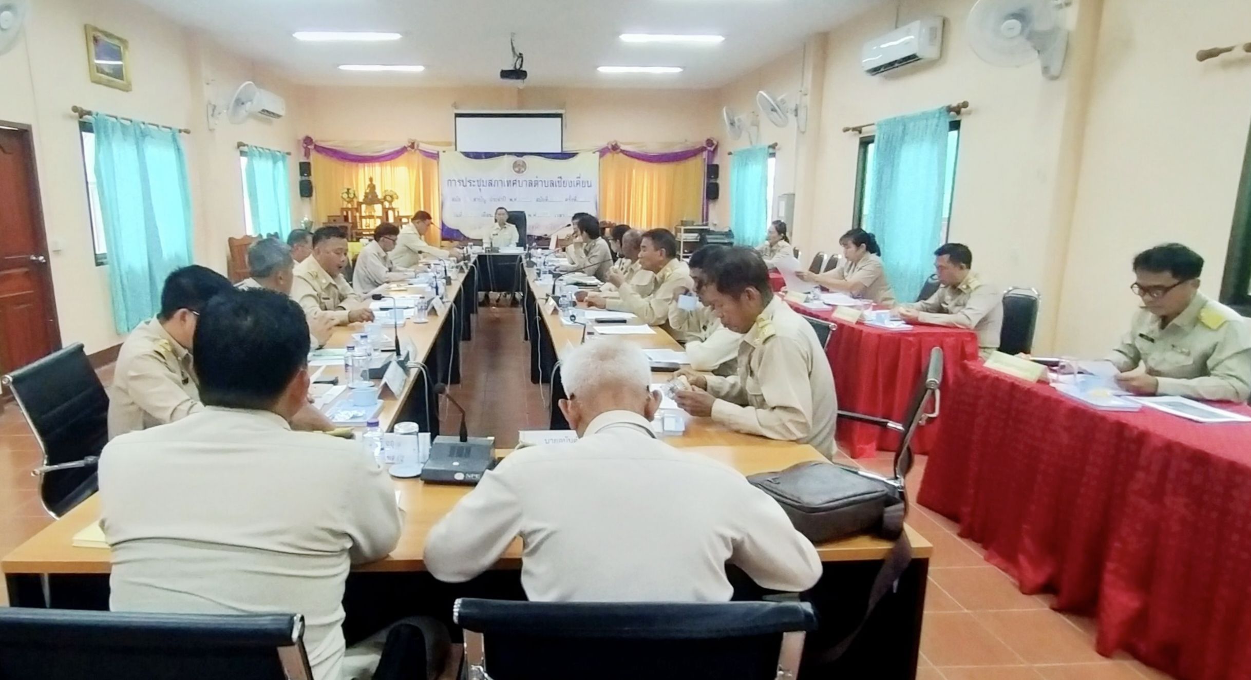 นายก ทต.เชียงเคี่ยน อ.เทิง จว.เชียงราย พร้อมคณะผู้บริหารสภาฯ ร่วมประชุมจัดสรรค์งบประมาณยกระดับบริการสาธารณะ มุ่งเน้นให้ประชาชนได้รับประโยชน์สูงสุด