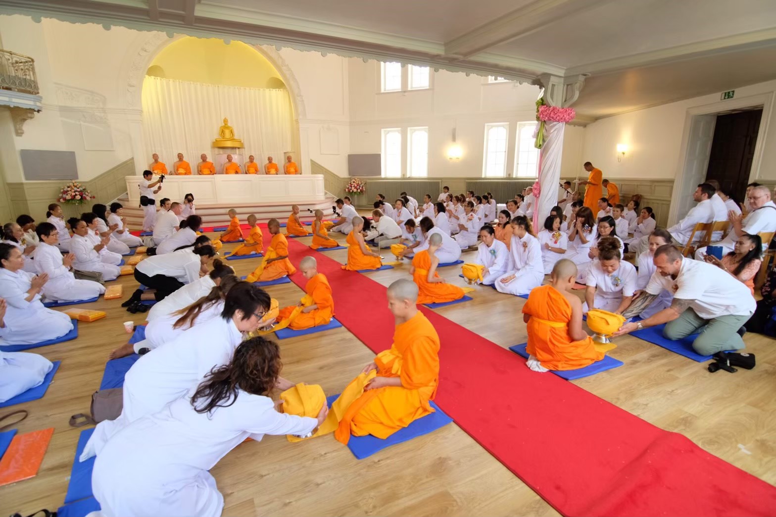 วัดพระธรรมกายนอร์ธสวีเดนครบ 10 ปี รวมพลัง 11 วัดทอดผ้าป่า พร้อมเดินหน้าบวชเณร-สอนสมาธิชาวต่างชาติ