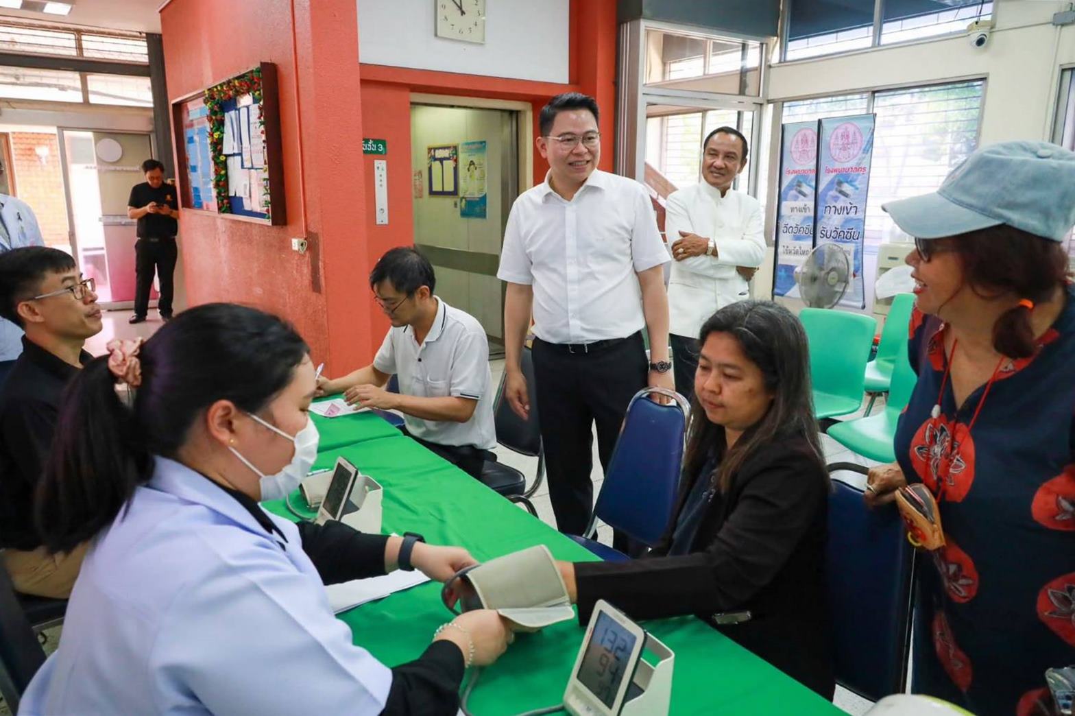 สกสค. ห่วงใยสุขภาพครู จัดฉีดวัคซีนไข้หวัดใหญ่ฟรี เนื่องในโอกาสครบรอบ 134 ปี กระทรว ศธ.