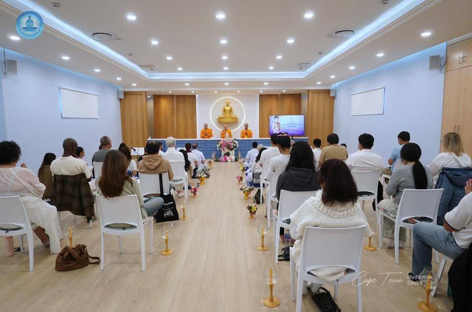 พุทธศาสนิกชนไทยในแอฟริกาใต้ร่วมเจริญพระพุทธมนต์ถวายพระราชกุศลพระบรมราชินี