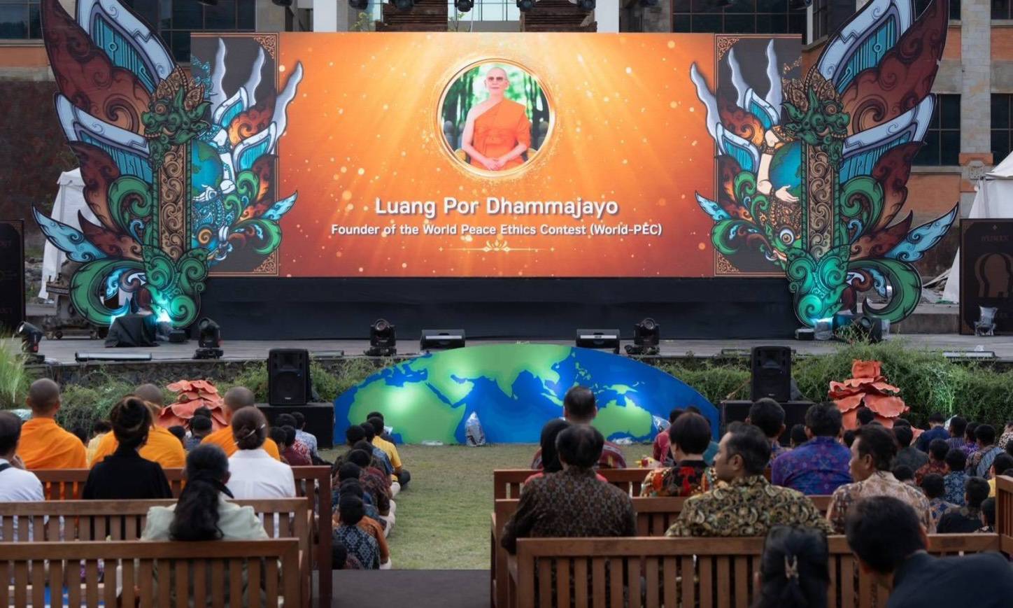 ปทุมธานี พระไทยนำธรรมะสู่บาหลี 1,500 นักศึกษาชาวอินโดฯ ร่วมสอบธรรมะ–นั่งสมาธิ Light of Peace