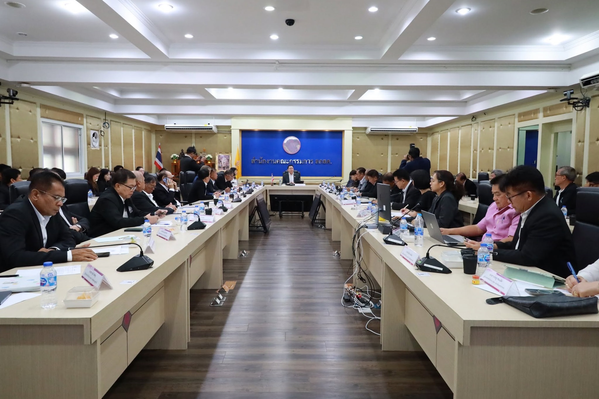 เลขา สกสค. ประชุมจับมือ ธ.ออมสิน เดินหน้าช่วยเหลือครูทั้งระบบ วางงบ 5 พันล้านบาท ลดภาระดอกเบี้ย ไกล่เกลี่ยหนี้ครูถูกฟ้อง ขยายผลทั่วประเทศ
