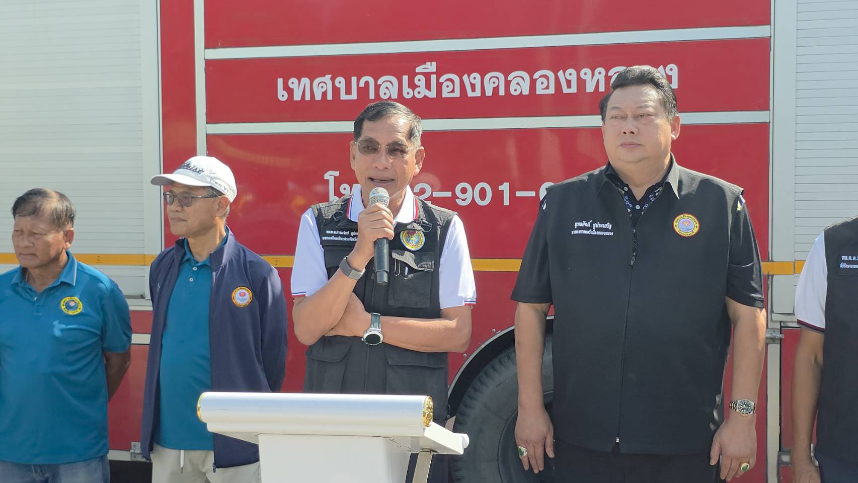 ปทุมธานี ทม.คลองหลวงผนึกกำลังอบจ.ปทุมธานีและทหารเดินหน้า Big Cleaning Day ฟื้นฟูซอยคลองหลวง หลังน้ำลด