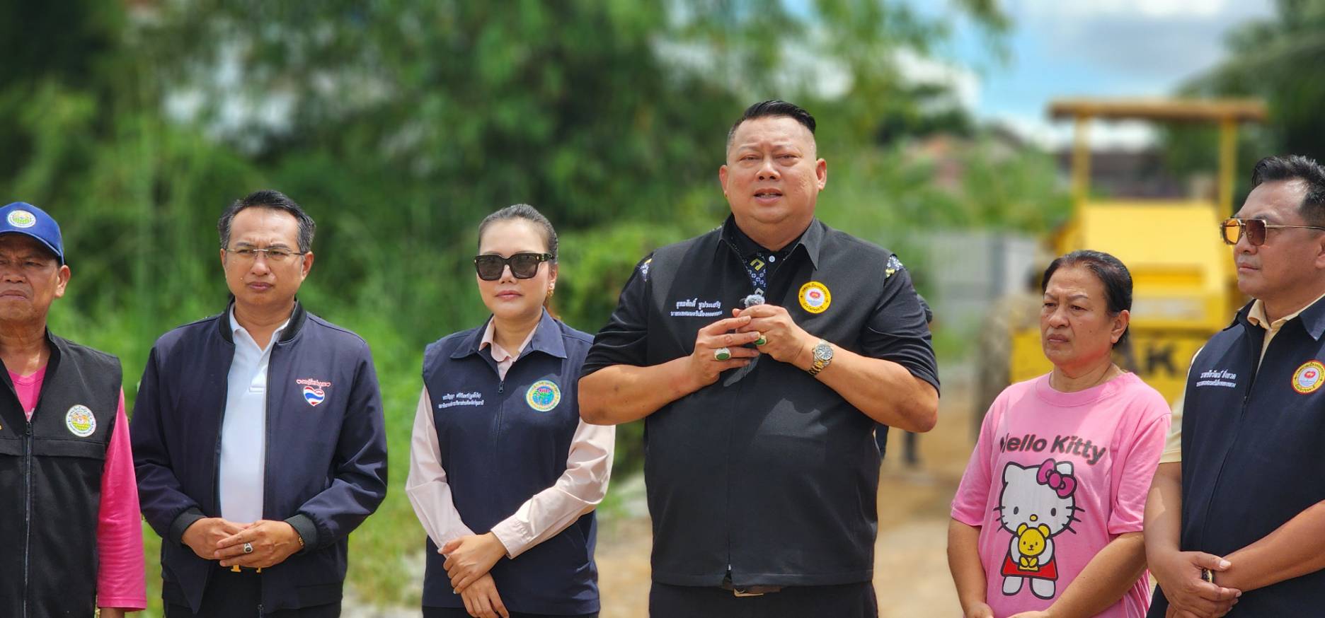 ปทุมธานี จ่ายุทธ นายกคลองหลวงพร้อมสจ.ลูกโป่ง ลุยแก้ปัญหาถนนพังน้ำท่วมขัง ซ.บงกช16หลังชาวบ้านเดือดร้อนมากกว่า 40ปี