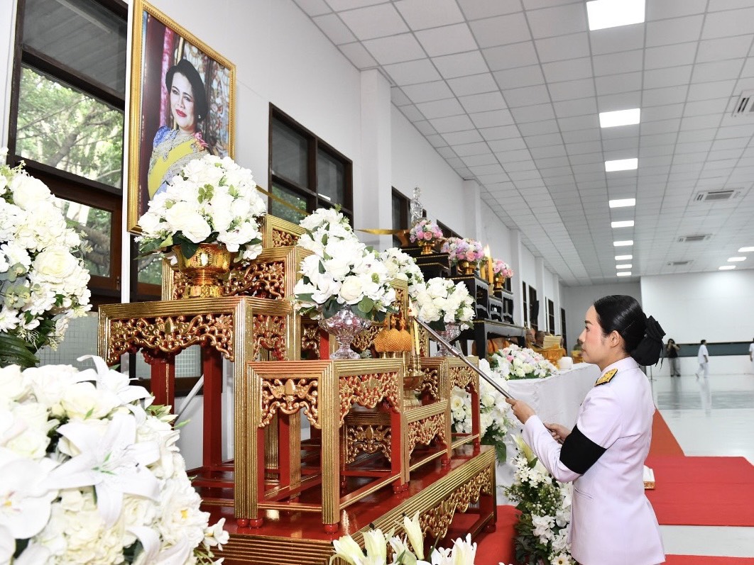 ปทุมธานี พสกนิกรคลองหลวงพร้อมใจทำบุญตักบาตร ถวายพระราชกุศล 12 สิงหา