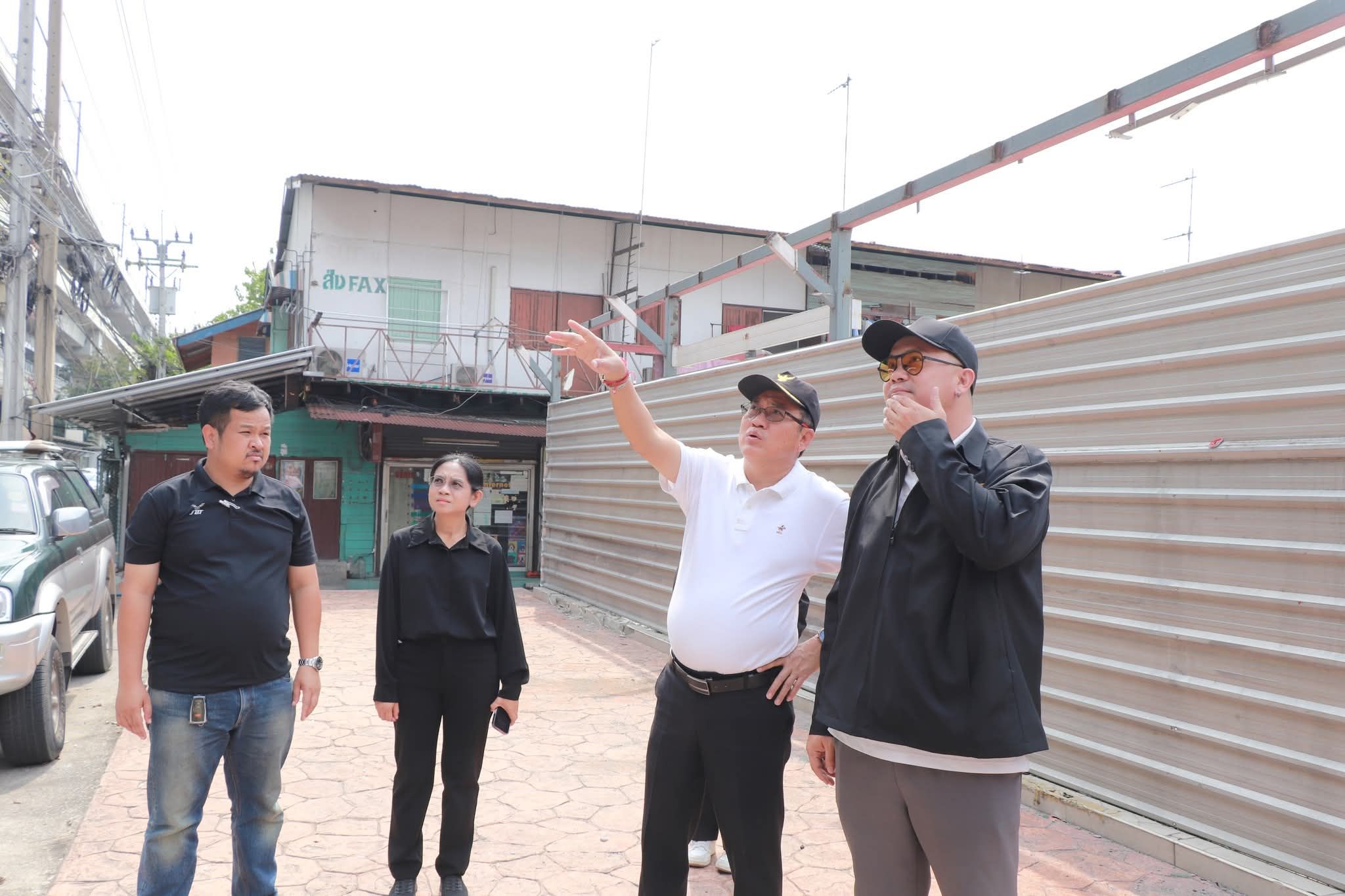 นายสมบัติ กนกทิพย์วรรณ ผอ.เขตดอนเมือง เปิดแผนโครงการ ก่อสร้างสะพานคนเดินข้ามถนนเชิดวุฒากาศ เชื่อมสถานีรถไฟฟ้าสายสีแดง และสนามบินดอนเมือง