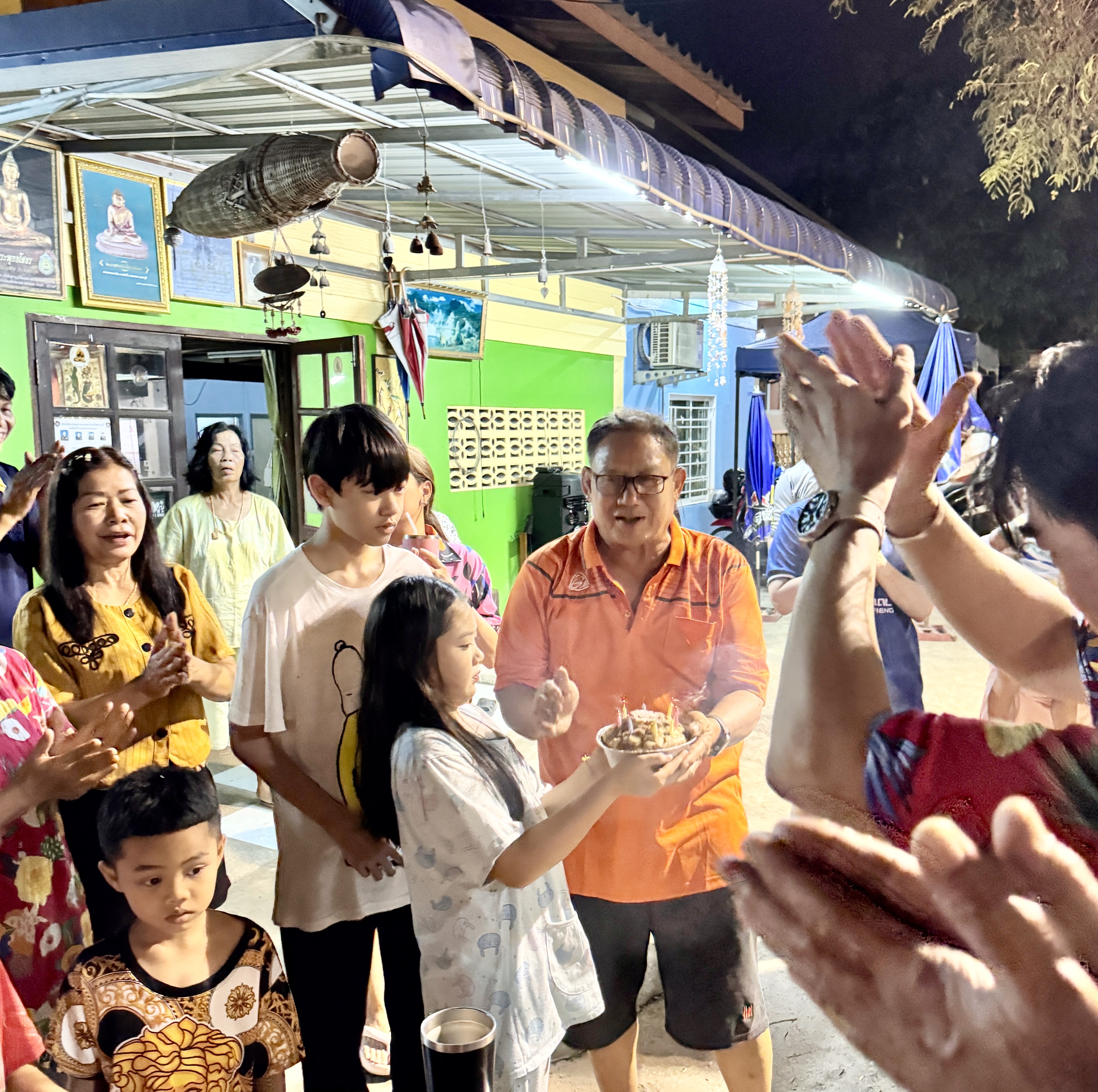 ร.ต.ต.สนธญา ฐิติโสภณ รอง สวป.สภ.หนองแค นายสมเดช สุขเสริม ด.ต.วิโรจน์ ขำมี นายคริส พรเพ็ชรรัตน์