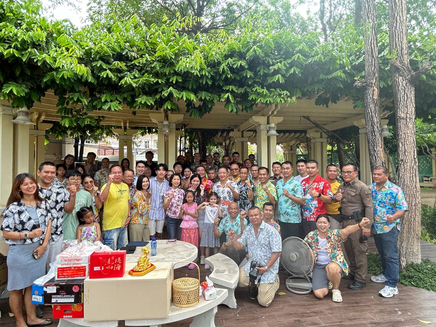 สารวัตรกระดูกเหล็ก พ.ต.ท.สวภณ คะอังกุ สวป.สน.หัวหมาก เข้ากราบสวัสดีปีใหม่ไทย พล.ต.ท.นิทัศน์ ลิ้มศิริพันธ์ อดีต ผบช.ตำรวจท่องเที่ยว