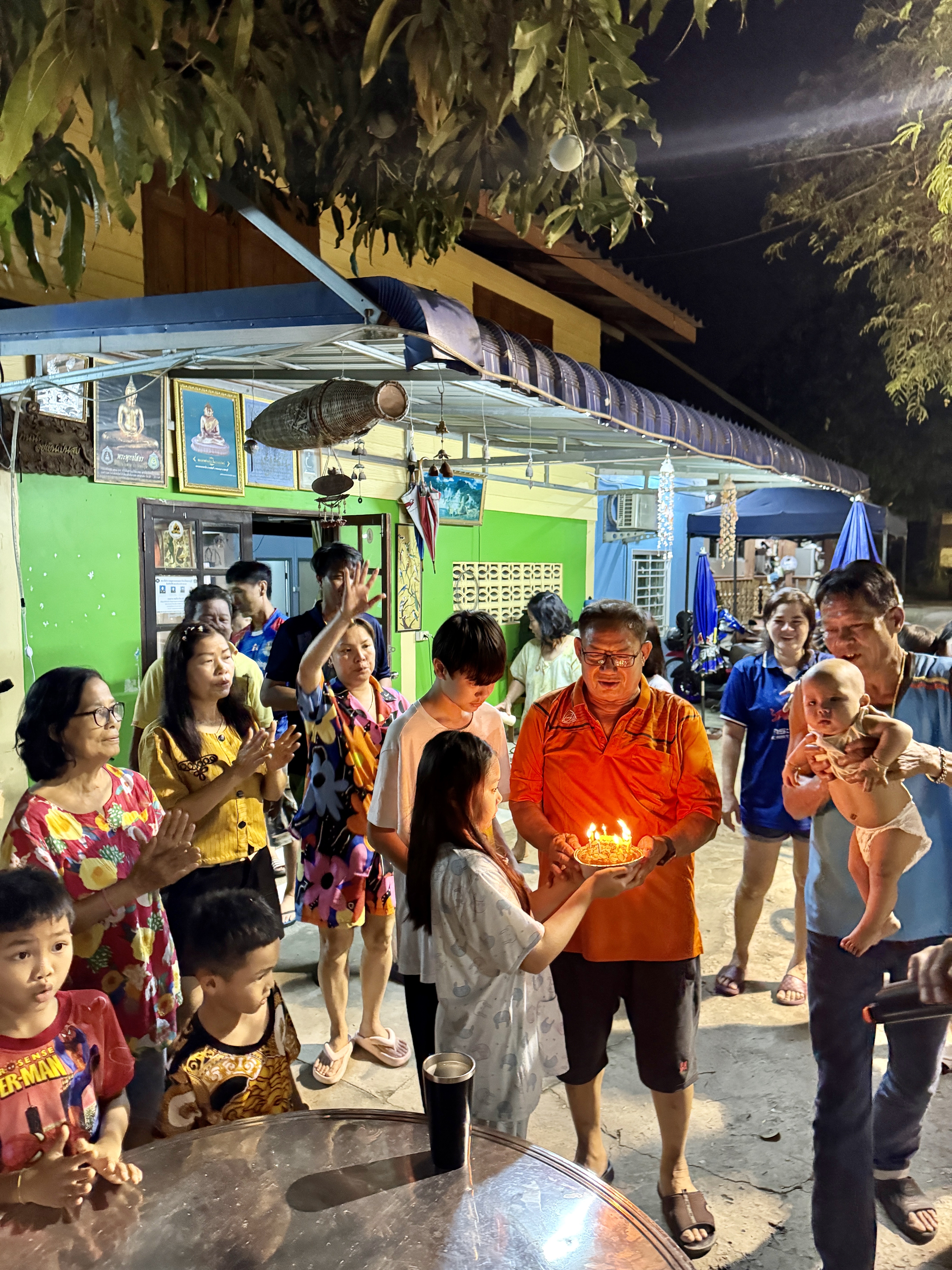 ร.ต.ต.สนธญา ฐิติโสภณ รอง สวป.สภ.หนองแค นายสมเดช สุขเสริม ด.ต.วิโรจน์ ขำมี นายคริส พรเพ็ชรรัตน์